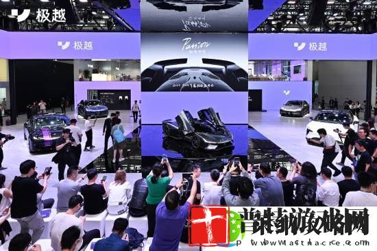 零百加速1.9秒！极越超帅跑车ROBO