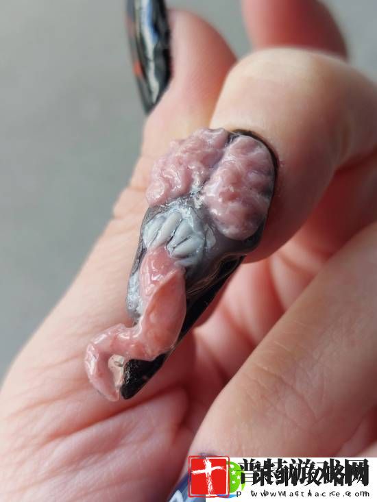 玩家打造生化危机2主题美甲