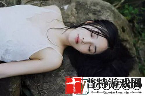 一边下奶一吃敷视频好几个人网友