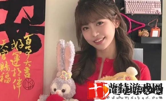 周淑怡直播间狂秀舞技