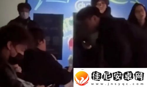LPL现场女粉殴打工作人员